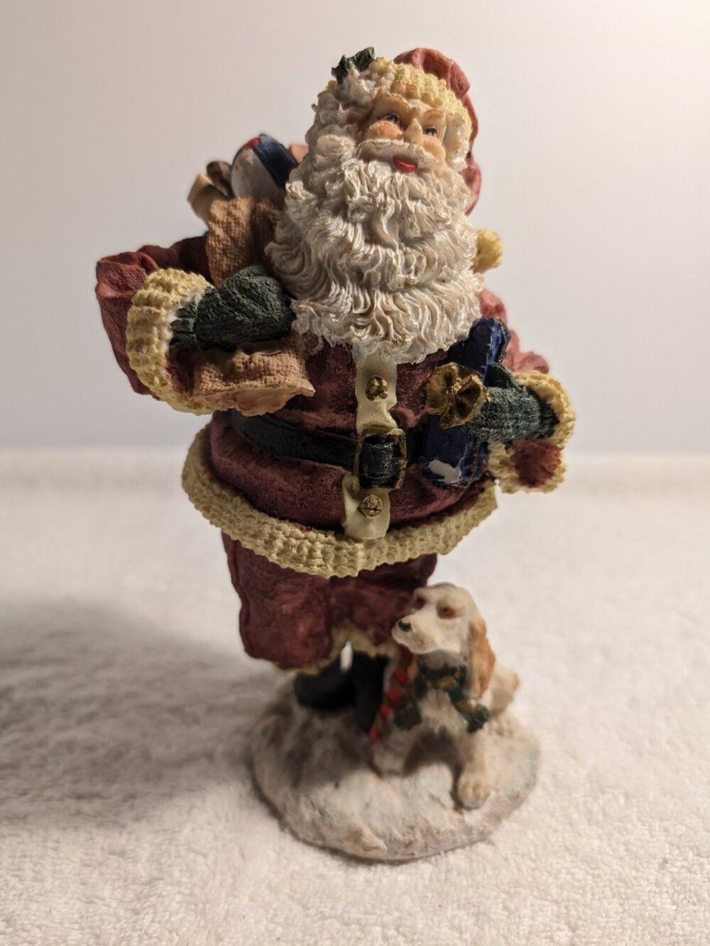 VINTAGE HANDCRATED RESIN SANTA CLUS FIGURINE WITH A DOG AT HIS FEET